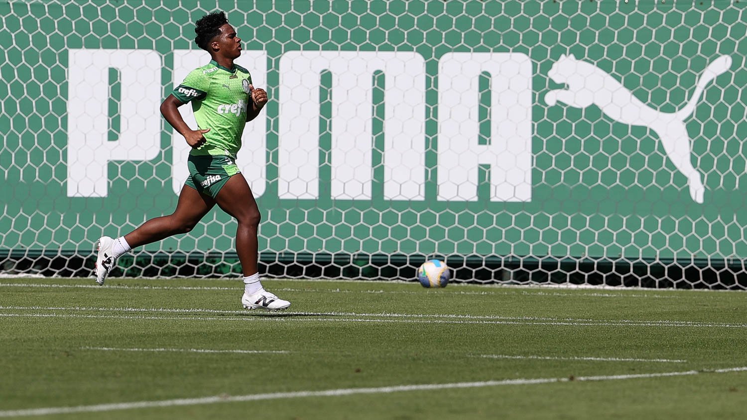 ENDRICK TREINA EM REAPRESENTAÇÃO E RÔMULO COMENTA ADAPTAÇÃO AO PALMEIRAS